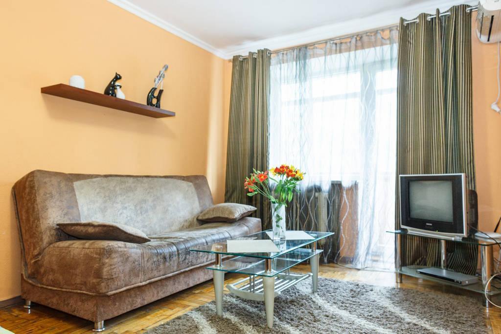 Apartment On Sobornyi Avenue 143 Near Intourist Hotel Zaporizhia Exterior photo