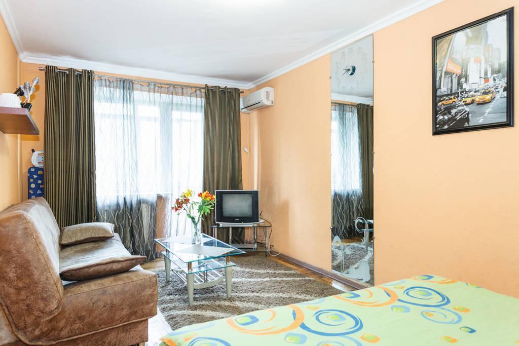 Apartment On Sobornyi Avenue 143 Near Intourist Hotel Zaporizhia Exterior photo